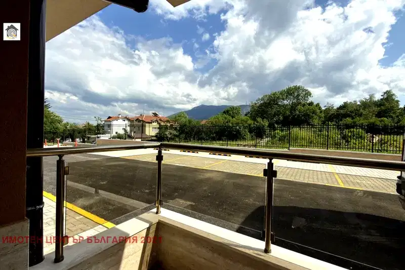 Тристаен апартамент с тераса в Княжево, София
