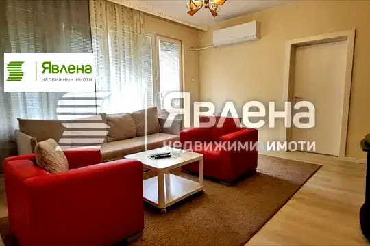 Тристаен апартамент в Красна поляна 2 с изток-западно изложение