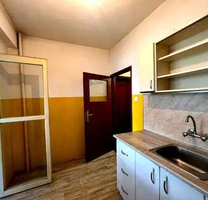 Снимка 2 — Тристаен апартамент 76 кв.м. в Красна поляна 2 саниран