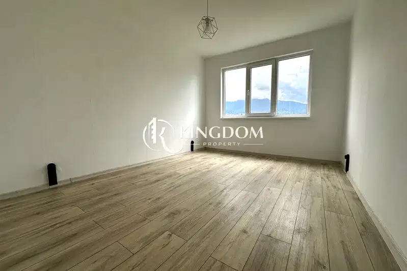 Тристаен апартамент с две тераси в Красно село, София