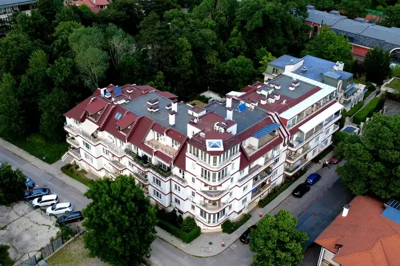 Тристаен апартамент с две тераси в Кръстова вада, София