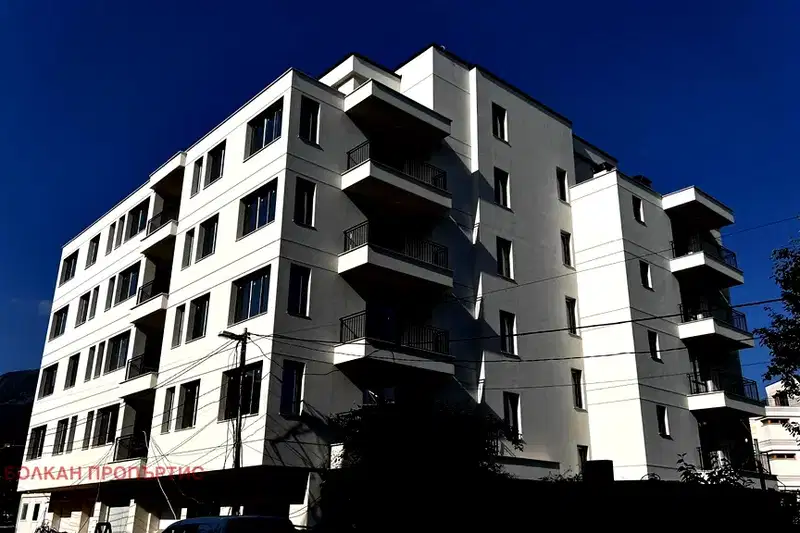 Тристаен апартамент с две тераси в Кръстова вада, София