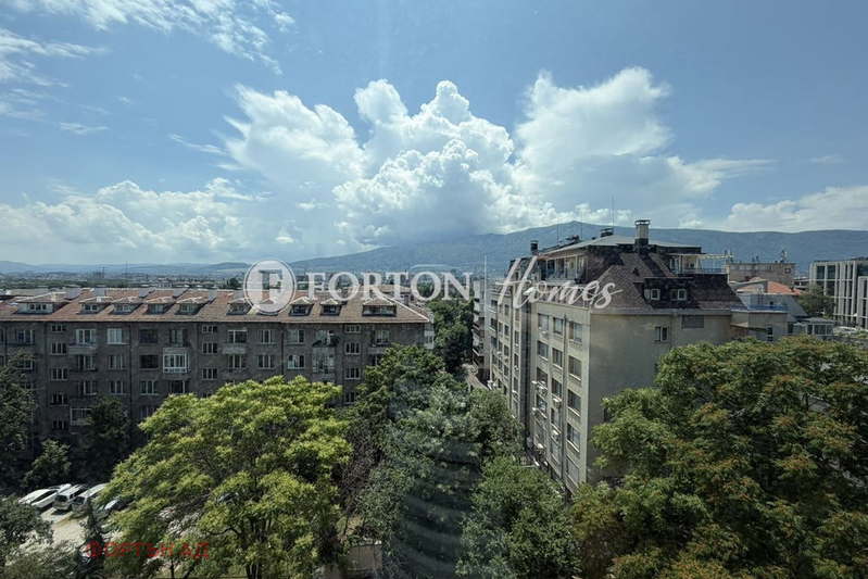 4-bedroom apartment in Sofiya, Lozenec
