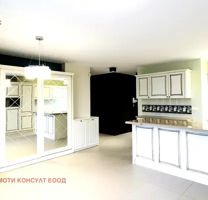 Снимка 2 — Многостаен апартамент с 4 стаи и панорама към Витоша в Лозенец