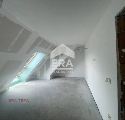 Снимка 3 — Тристаен апартамент в м-т Гърдова глава с асансьор