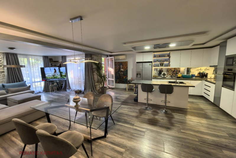 Maisonette 2-room with yard in m-t Gardova glava, Sofia