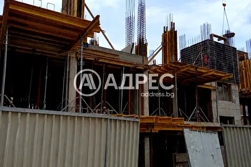 Многостаен апартамент с 3 спални и кабинет в Манастирски ливади