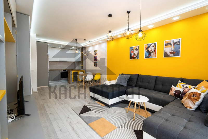 Spacious 2-room apartment in Manastirski Livadi with parking space