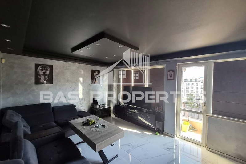 3-bedroom apartment in Sofiya, Mladost 1