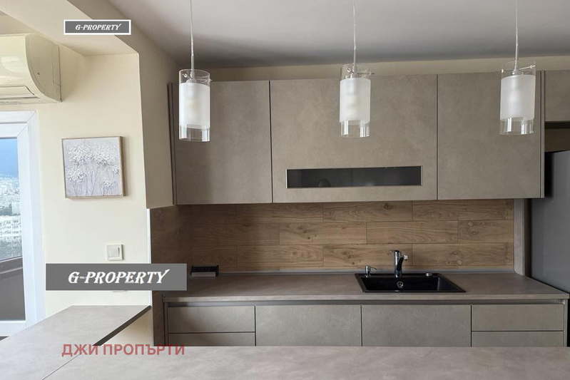 3-bedroom apartment in Sofiya, Mladost 1