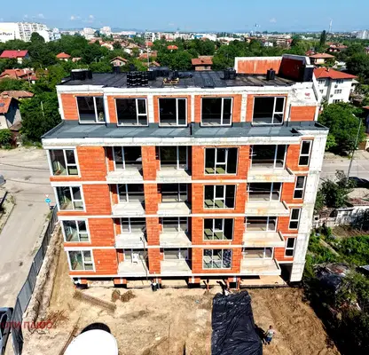 Снимка 4 — Тристаен апартамент с тераса в Модерно предградие, София