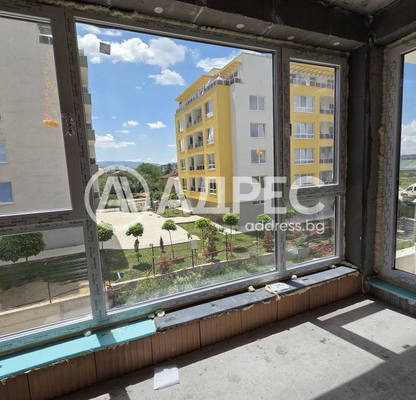 Снимка 2 — Тристайен апартамент в Модерно предградие с тераса