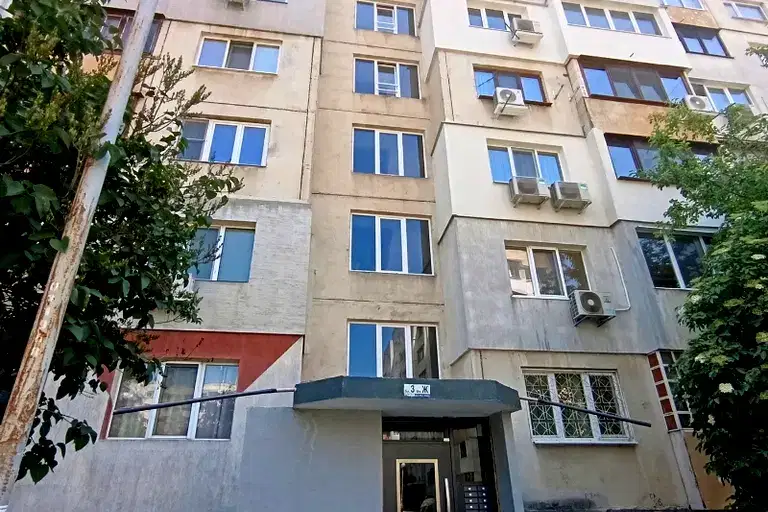 Четиристаен апартамент с две тераси в Модерно предградие, София