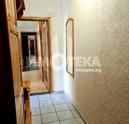 Снимка 3 — Тристаен апартамент в Надежда 3 с тераса и асансьор
