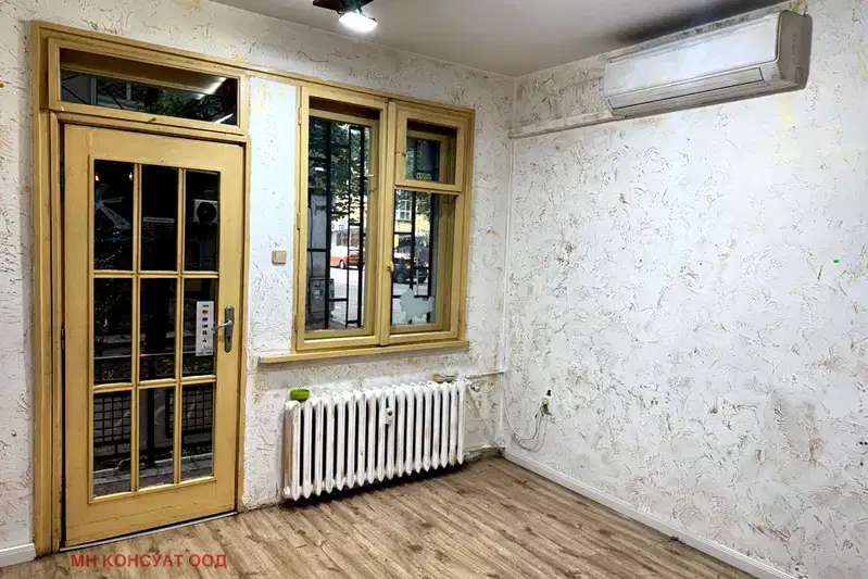 2-стаен апартамент с два входа в Оборище, София