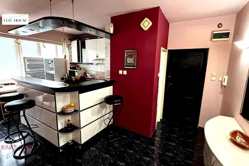 3-bedroom apartment in Sofiya, Oborishte