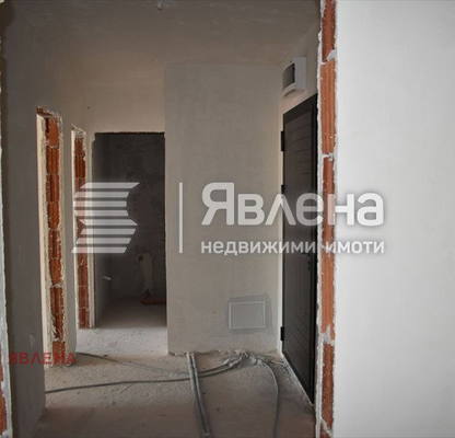 Снимка 5 — Тристаен апартамент с югозападно изложение в Овча купел