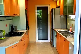 Тристаен апартамент с изложение изток в Овча купел, София