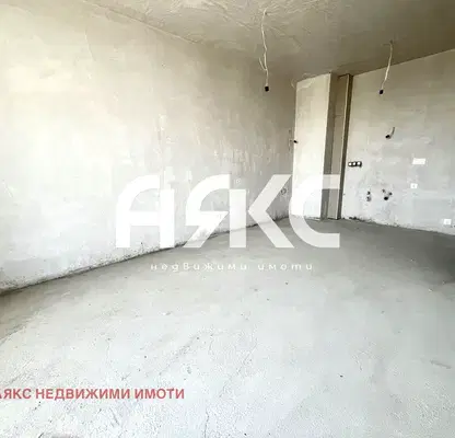 Снимка 2 — Двустаен апартамент с тераса в Полигона, София