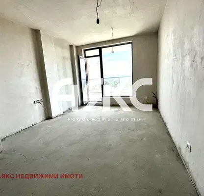 Снимка 3 — Двустаен апартамент с тераса в Полигона, София