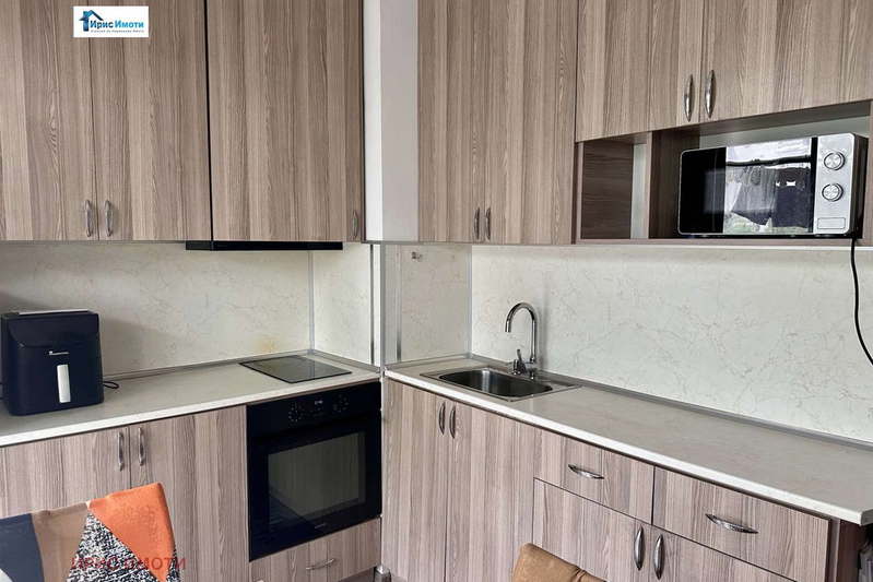 3-bedroom apartment in Sofiya, Razsadnika