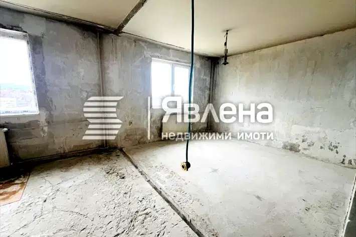 Three-room apartment in Slatina with balcony and attic space