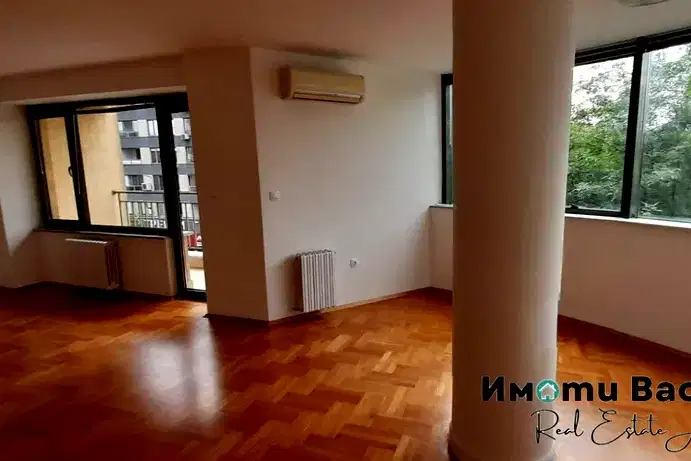 3-bedroom apartment in Sofiya, Strelbishte