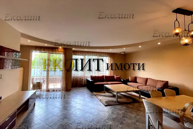 Тристаен апартамент с две тераси в Стрелбище, София