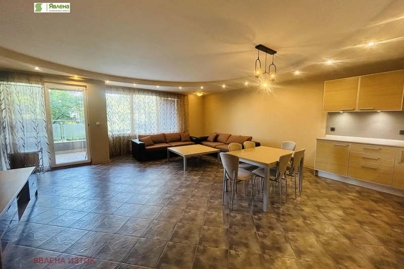 3-bedroom apartment in Sofiya, Strelbishte