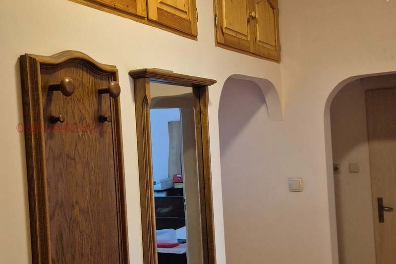 3-bedroom apartment in Sofiya, Tolstoi