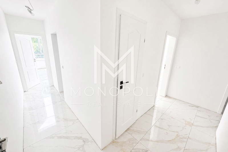 3-bedroom apartment in Sofiya, Tolstoi