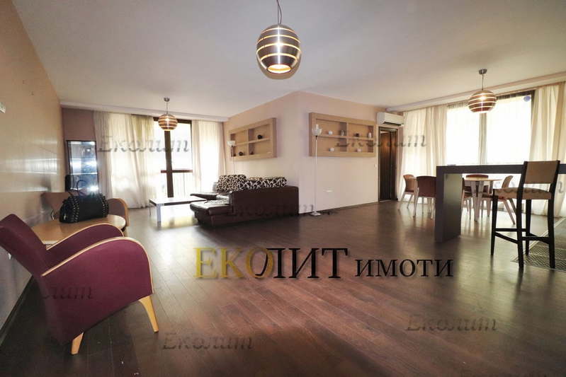 Тристаен апартамент с тераса в кв. Витоша, София