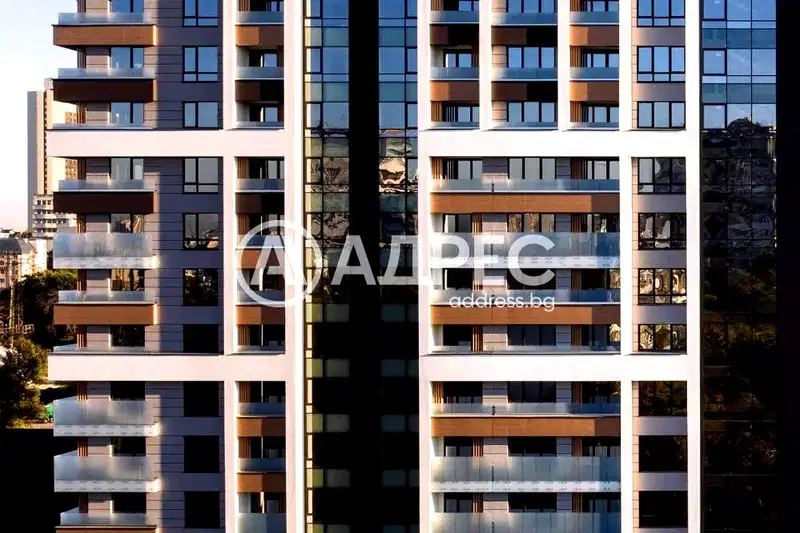 Тристаен апартамент в Зона Б-5 с тераса и склад