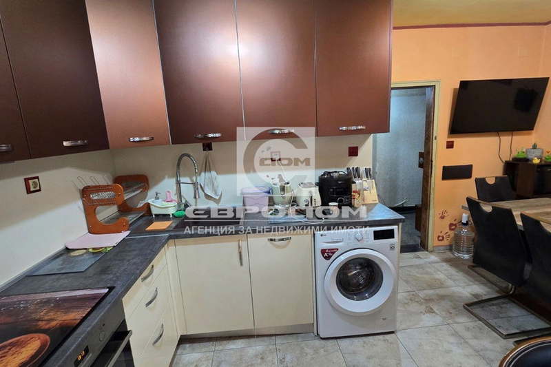 4-bedroom apartment in Stara Zagora, Centyr