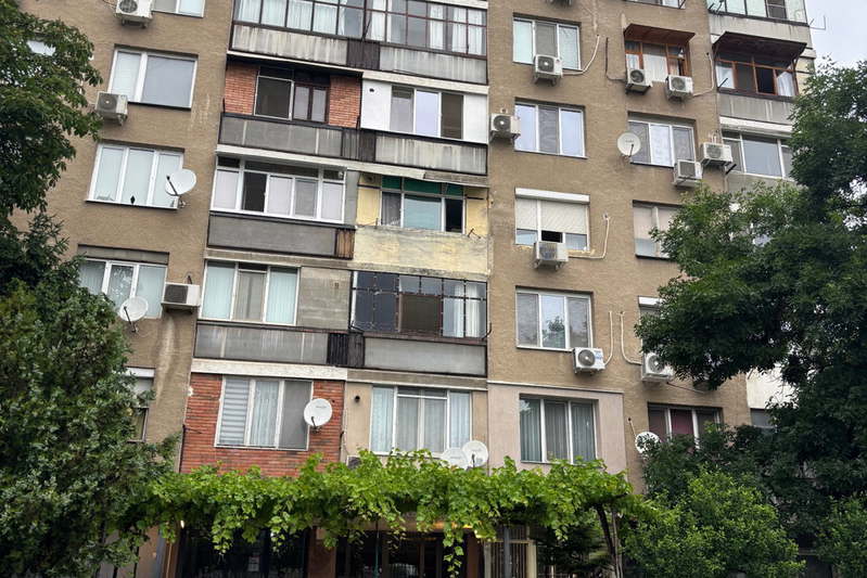 Тристаен апартамент в Стара Загора, Три чучура - юг