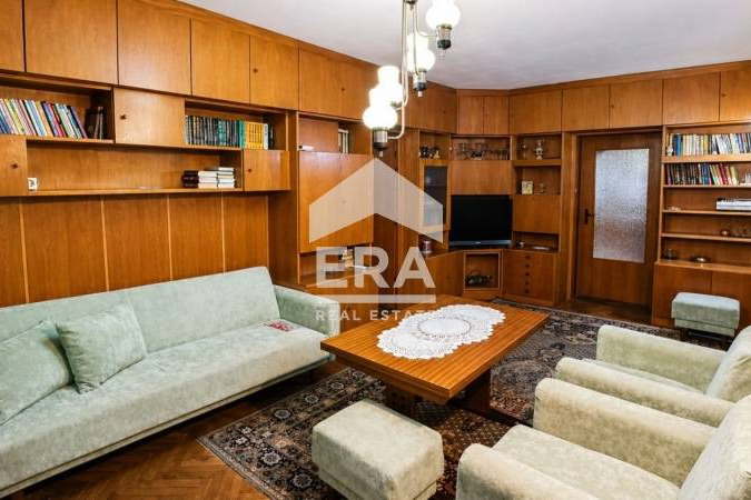 Многостаен апартамент в Търговище, Боровец