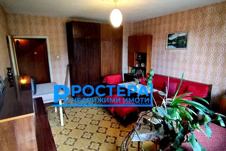 Тристаен апартамент в Търговище, Център