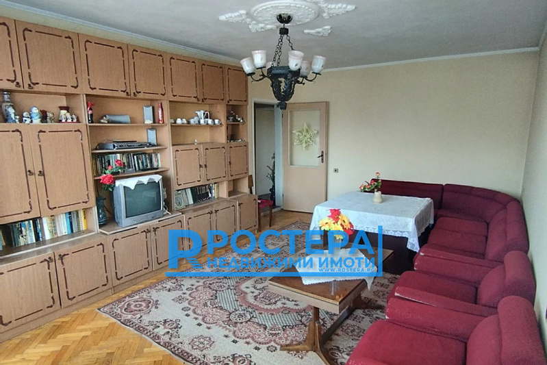 4-bedroom apartment in Tyrgovishte, Varosha