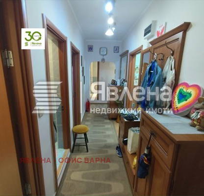 Снимка 3 — Четиристаен апартамент до Гранд Мол във Варна с тераса