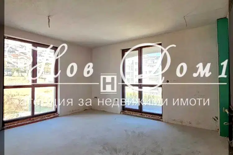 Двустаен апартамент в Бриз, Варна с модерна сграда