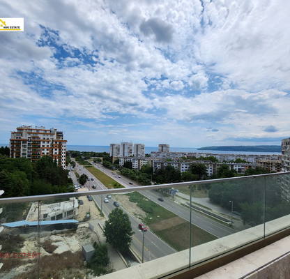Снимка 2 — Просторен 4-стаен апартамент с морска гледка в Бриз, Варна