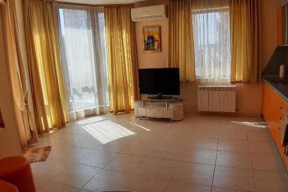 Многостаен апартамент с 3 спални в Бриз, Варна, с паркомясто