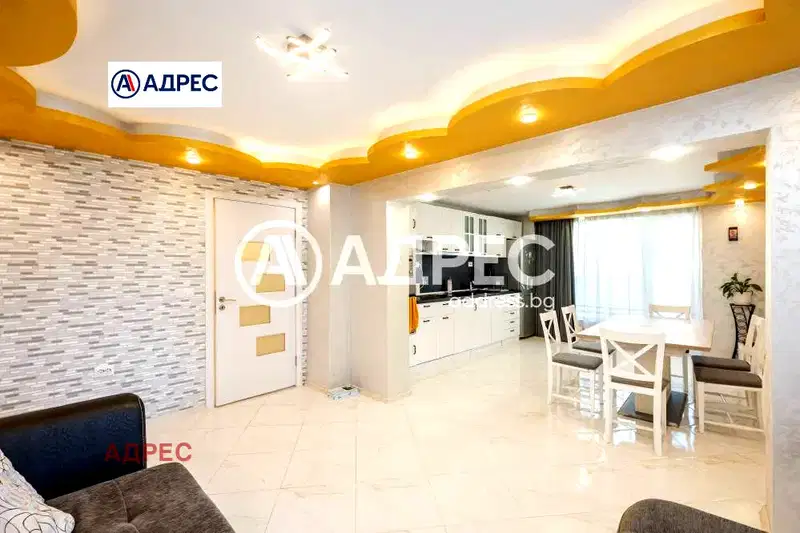 4-стаен апартамент в Централна поща, Варна с тераса