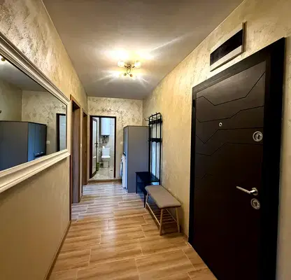 Снимка 5 — Тристаен апартамент с южно изложение в Централна поща, Варна