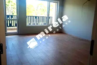 Тристаен апартамент с две тераси в центъра на Варна