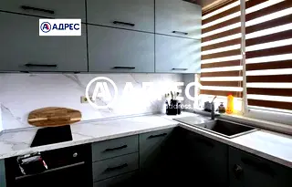 Тристаен апартамент с две тераси в Център, Варна