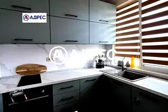 Тристаен апартамент с две тераси в Център, Варна