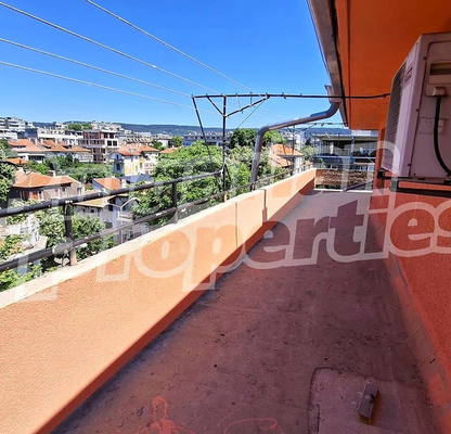 Photo 2 — Three-room apartment with two terraces in Center, Varna