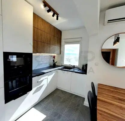 Снимка 3 — Двустаен апартамент в Център на Варна с тераса