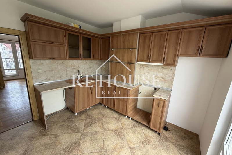 Spacious 3-room apartment in Center, Varna with two terraces